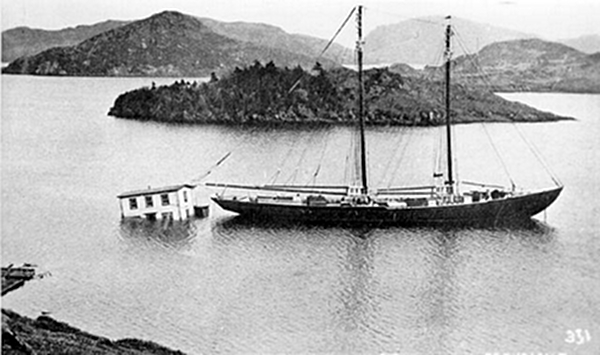 1929 house and ship image The home of Steven Henry Isaacs